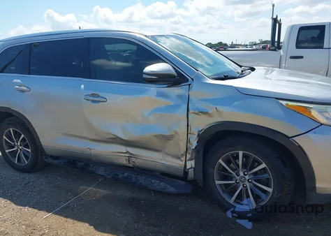 2017 Toyota Highlander Xle z USA, uszkodzony, nr VIN 5TDKZRFHXHS188910
